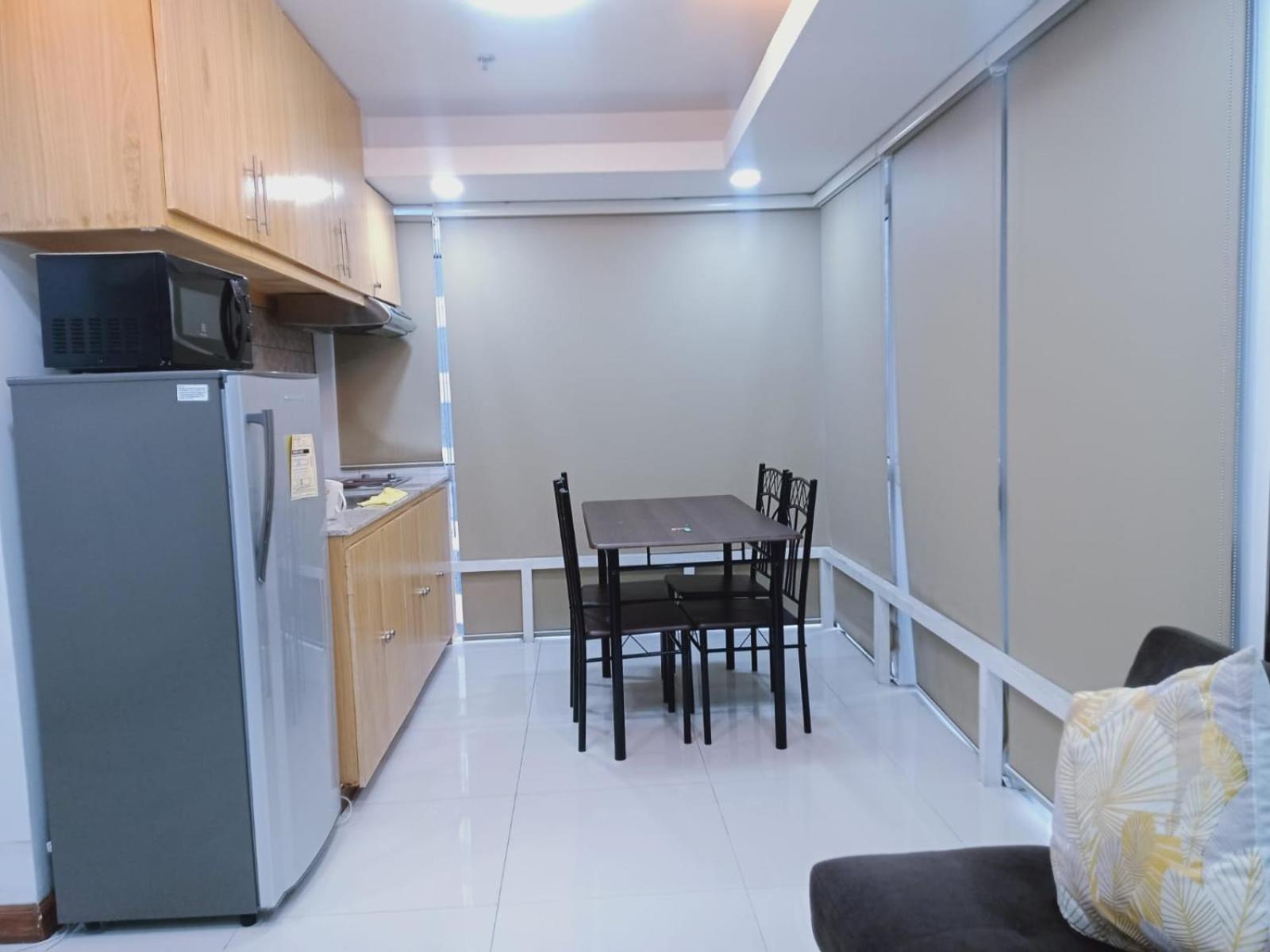 2 Bedrooms Units Forbes Area 5Th Avenue Bgc Center Манила Экстерьер фото