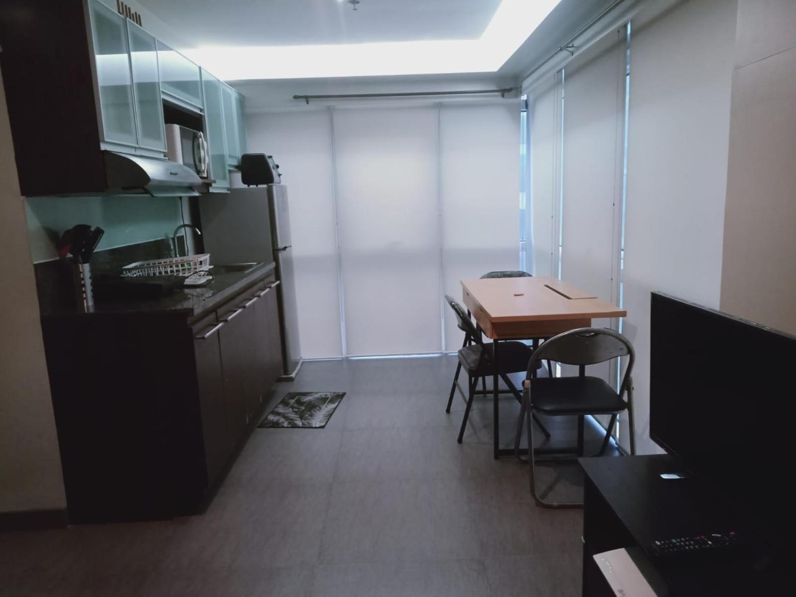 2 Bedrooms Units Forbes Area 5Th Avenue Bgc Center Манила Экстерьер фото