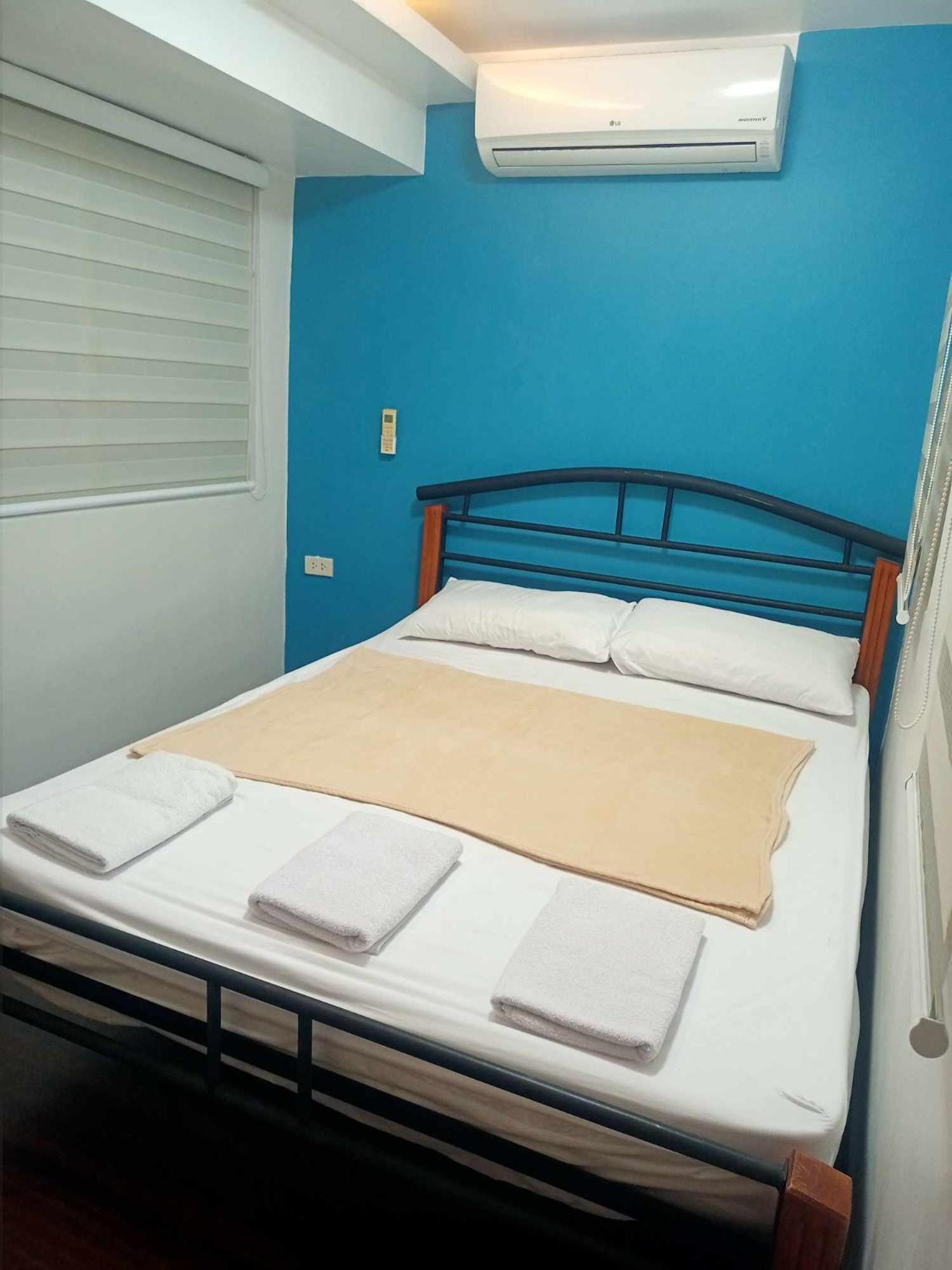 2 Bedrooms Units Forbes Area 5Th Avenue Bgc Center Манила Экстерьер фото
