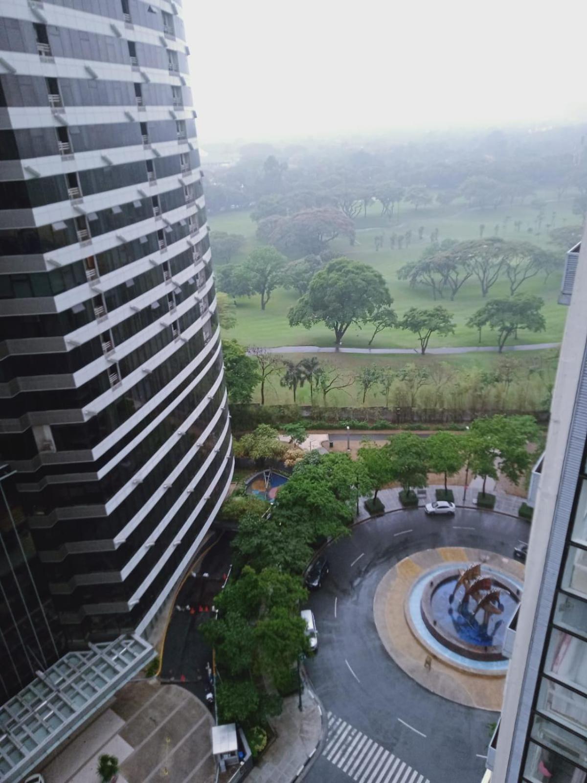 2 Bedrooms Units Forbes Area 5Th Avenue Bgc Center Манила Экстерьер фото
