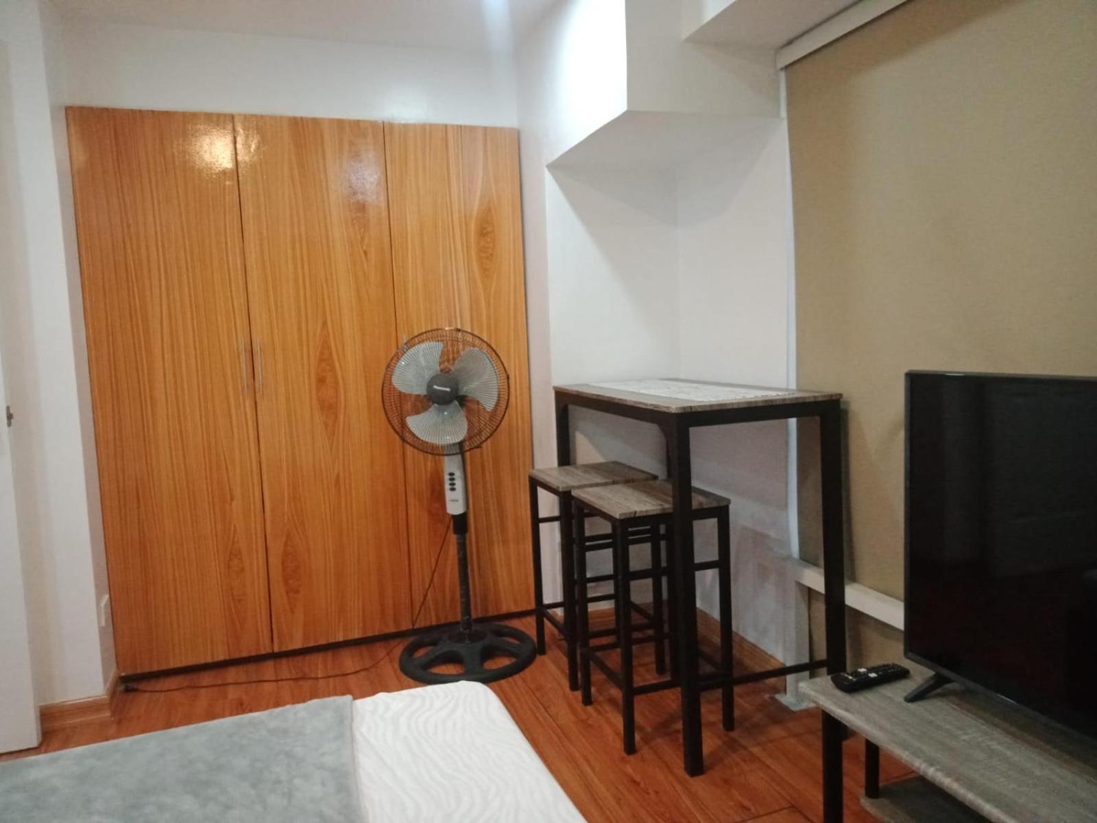 2 Bedrooms Units Forbes Area 5Th Avenue Bgc Center Манила Экстерьер фото