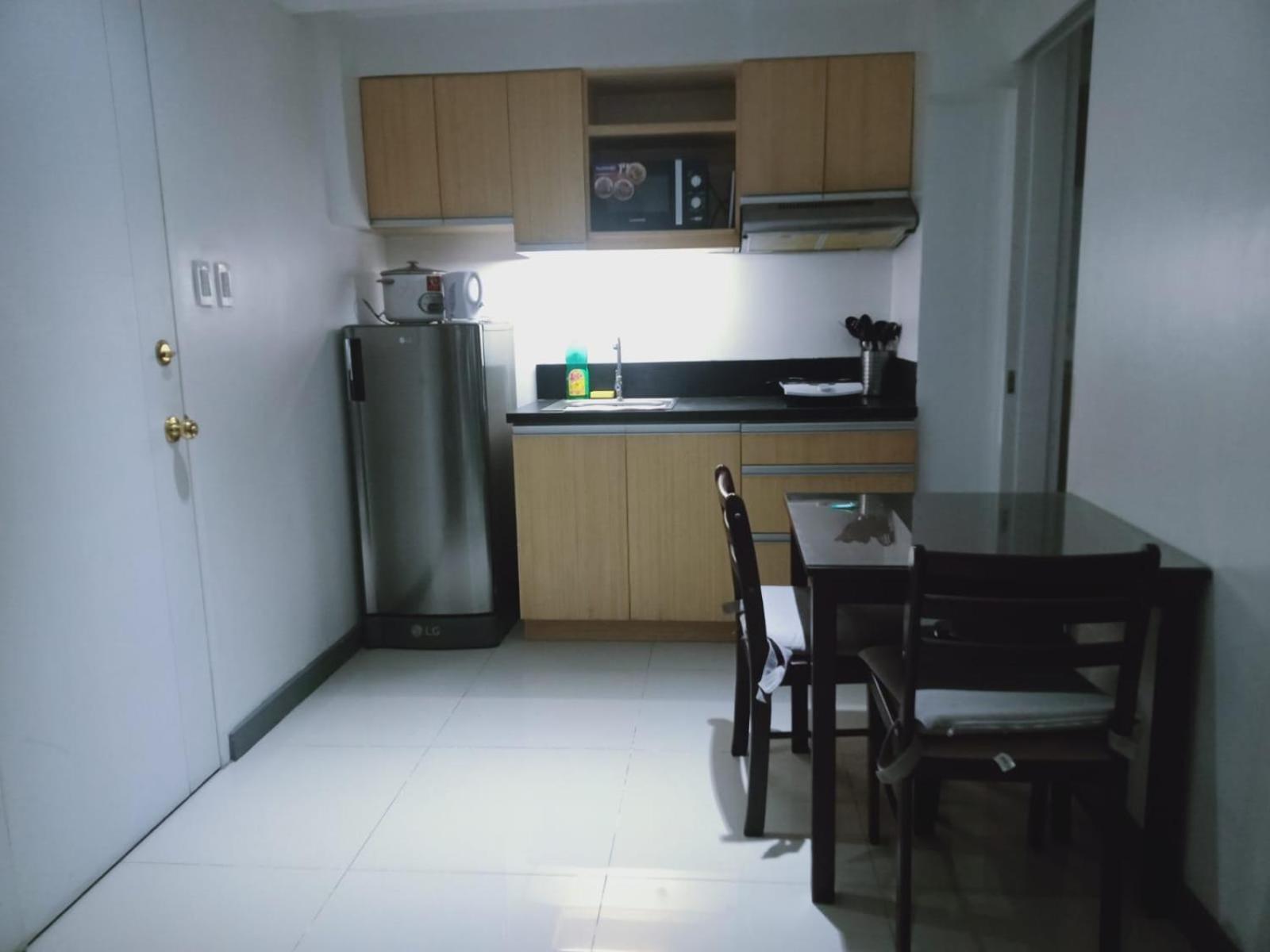 2 Bedrooms Units Forbes Area 5Th Avenue Bgc Center Манила Экстерьер фото