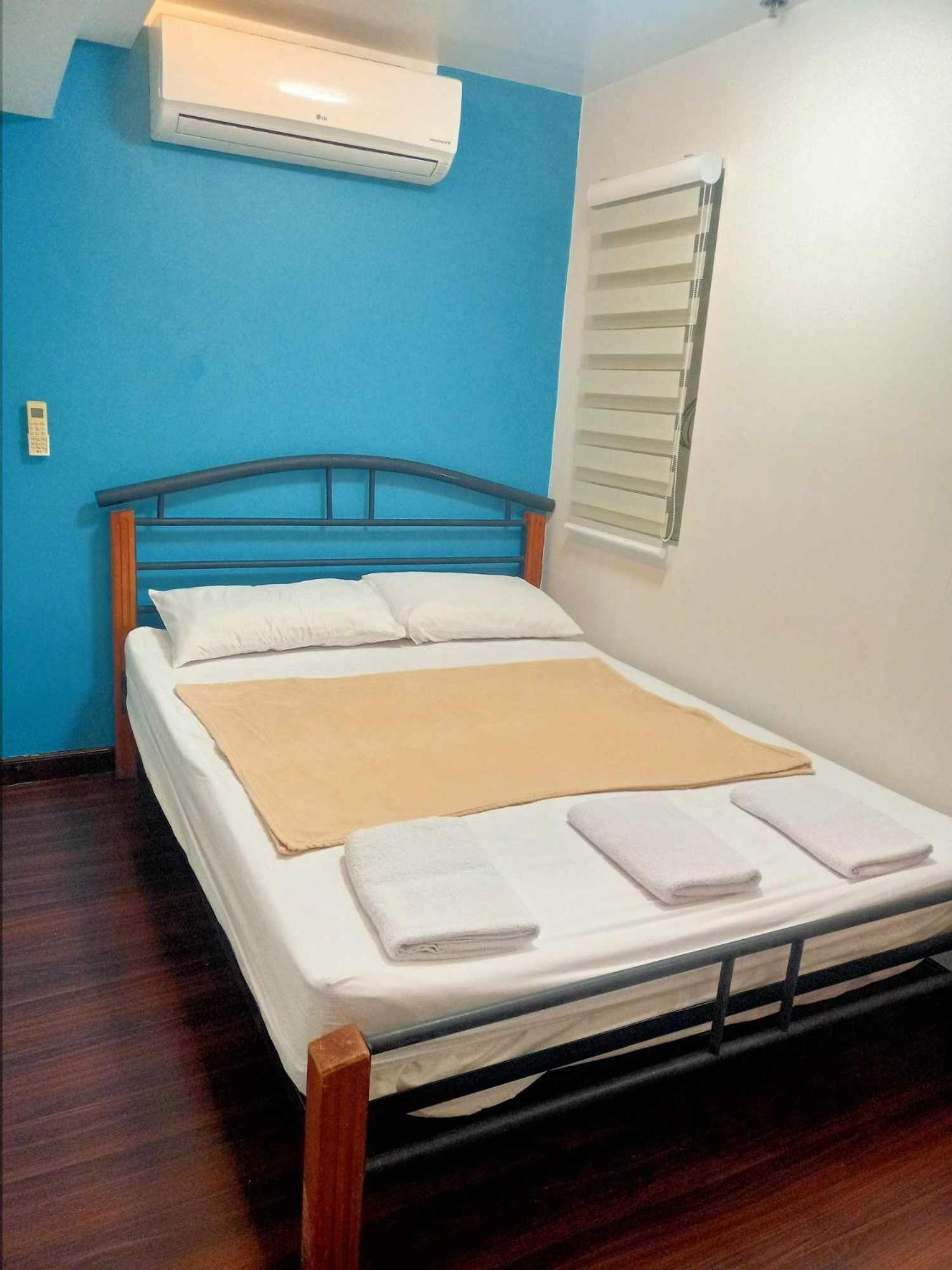 2 Bedrooms Units Forbes Area 5Th Avenue Bgc Center Манила Экстерьер фото