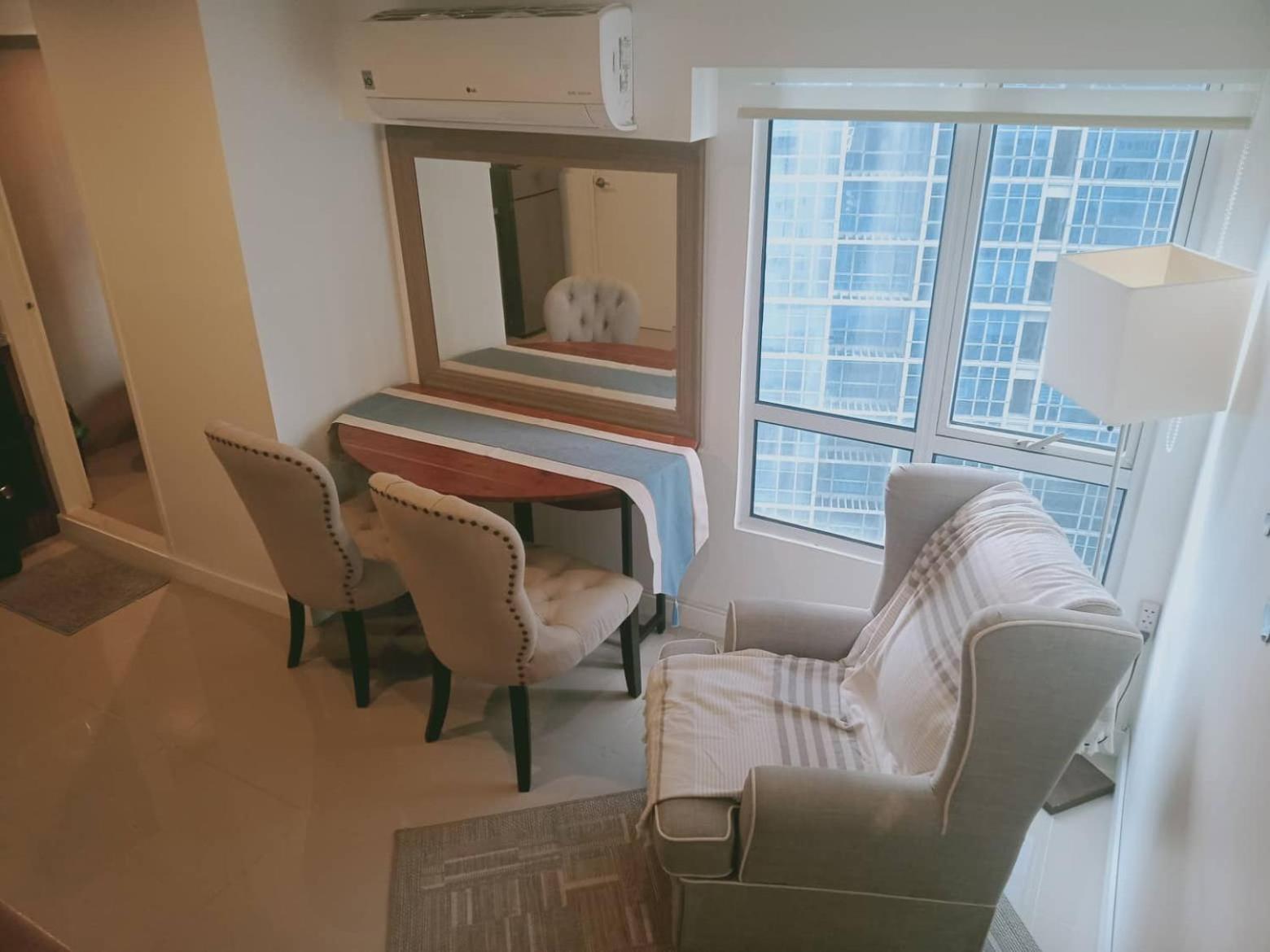 2 Bedrooms Units Forbes Area 5Th Avenue Bgc Center Манила Экстерьер фото