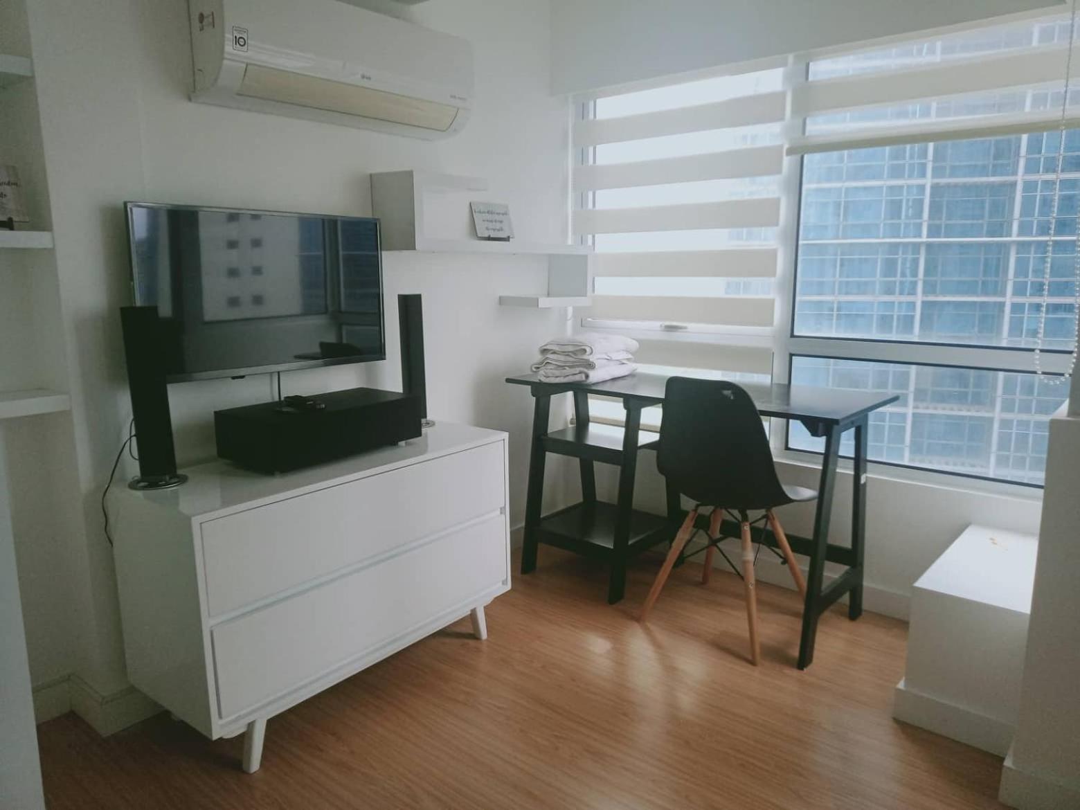 2 Bedrooms Units Forbes Area 5Th Avenue Bgc Center Манила Экстерьер фото