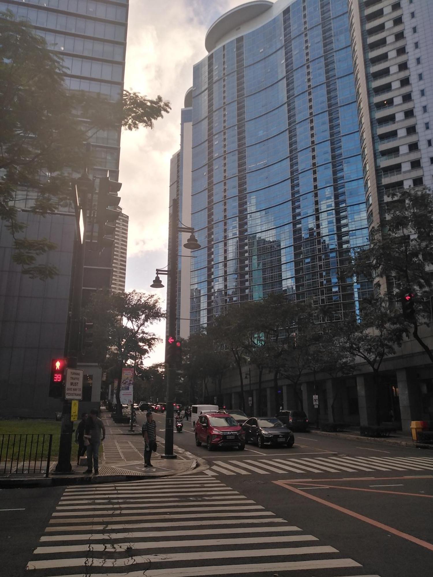 2 Bedrooms Units Forbes Area 5Th Avenue Bgc Center Манила Экстерьер фото