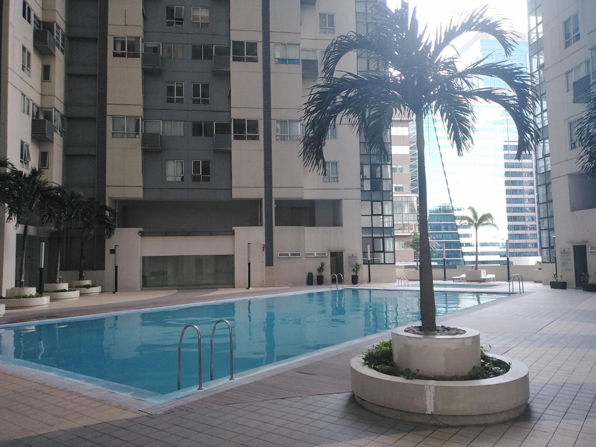 2 Bedrooms Units Forbes Area 5Th Avenue Bgc Center Манила Экстерьер фото