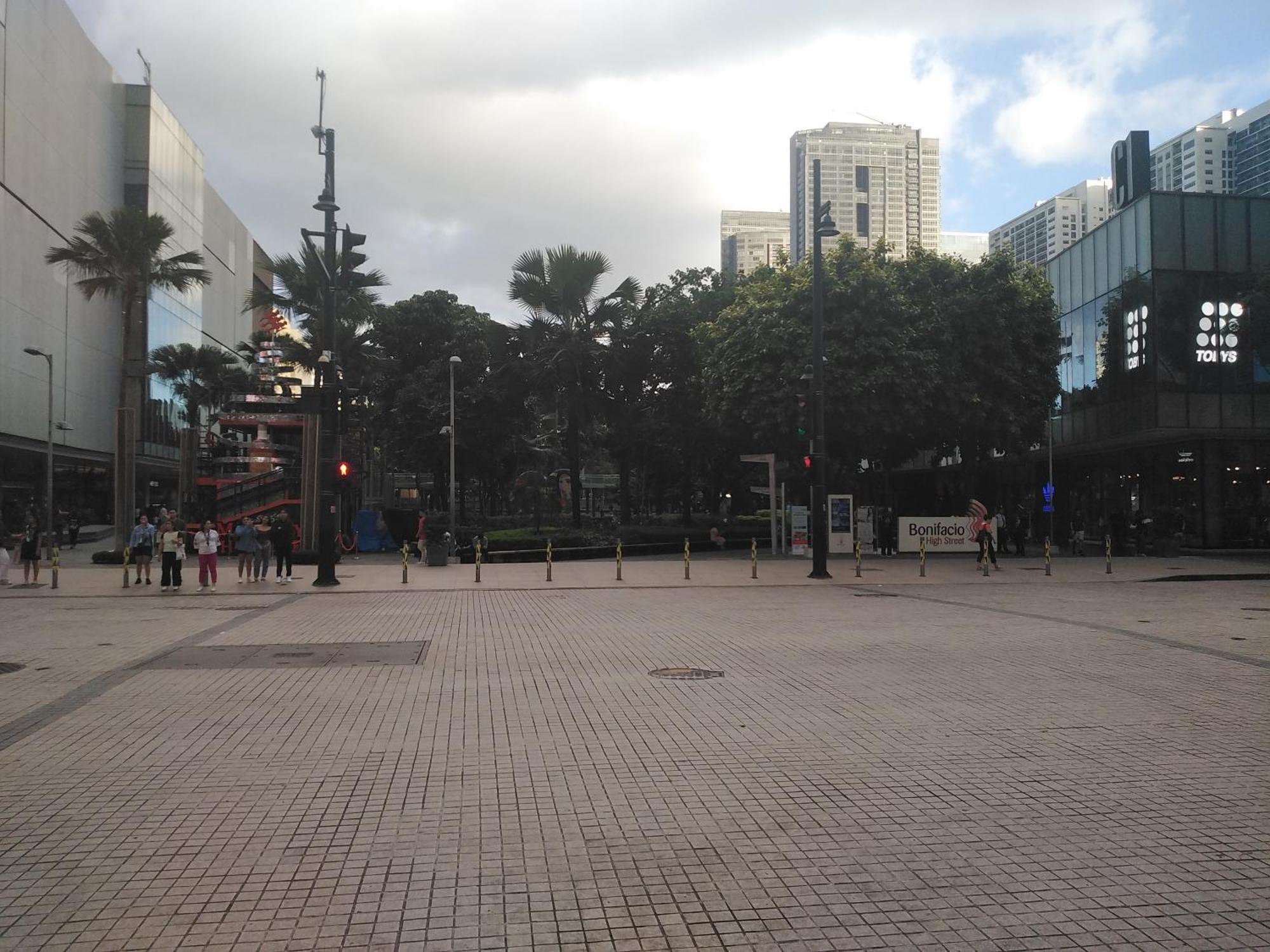 2 Bedrooms Units Forbes Area 5Th Avenue Bgc Center Манила Экстерьер фото